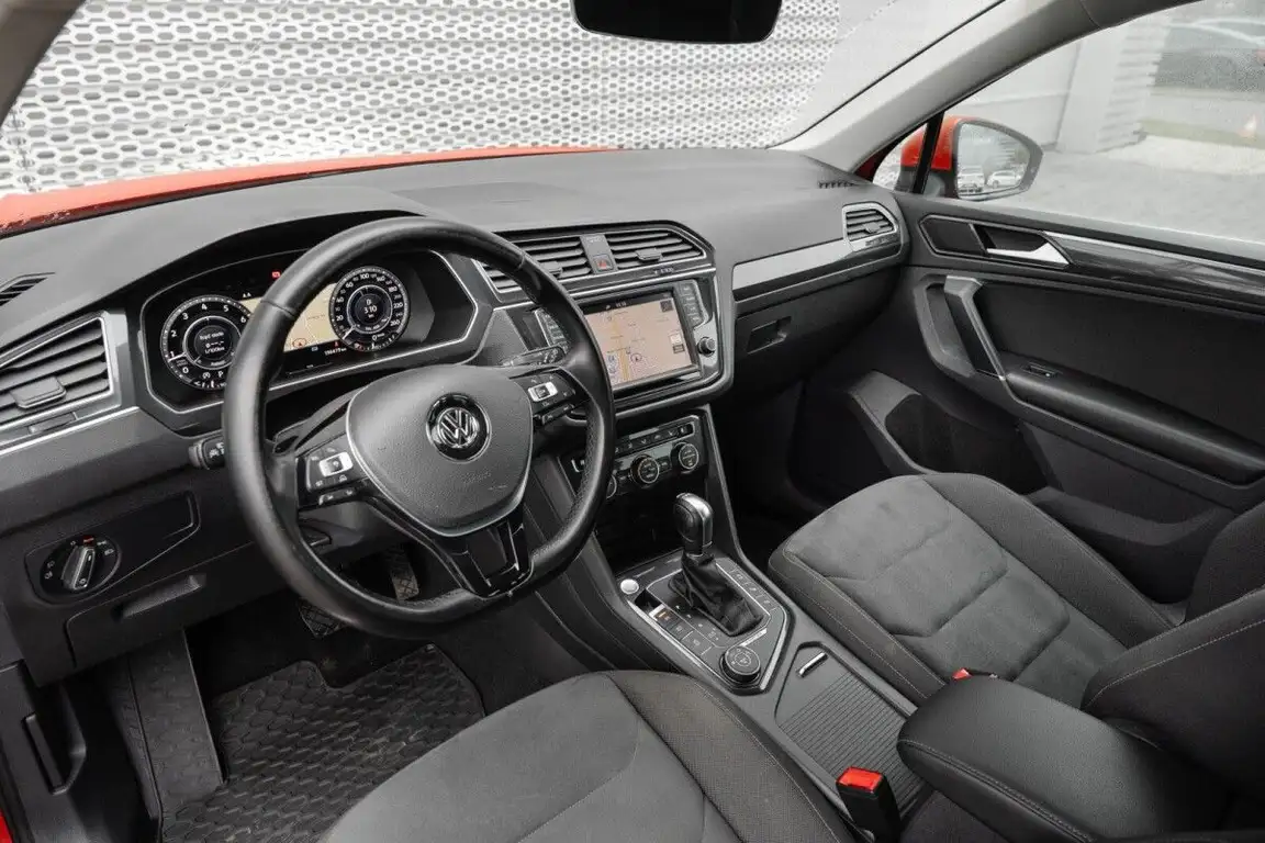 VOLKSWAGEN TIGUAN