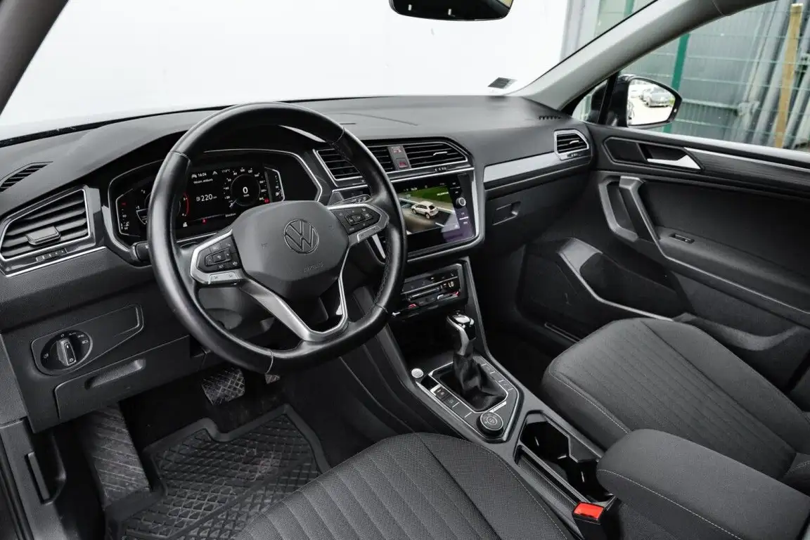 VOLKSWAGEN TIGUAN