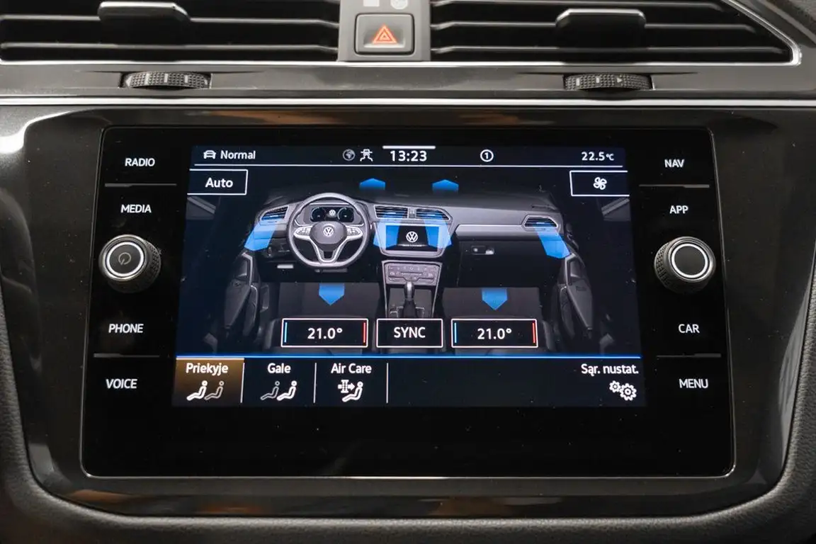 VOLKSWAGEN TIGUAN