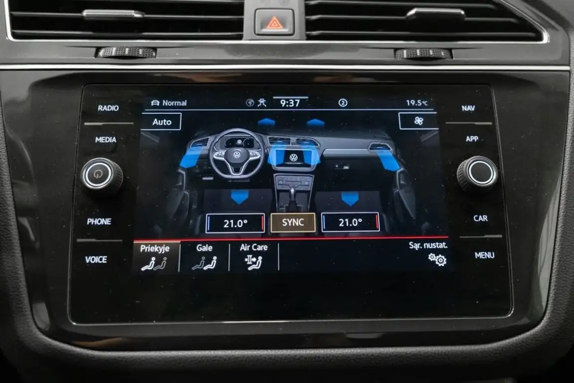 VOLKSWAGEN TIGUAN