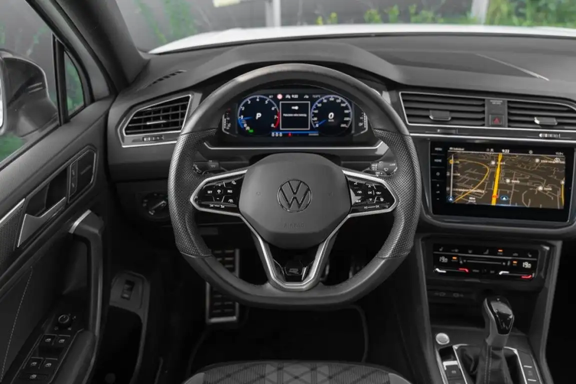 VOLKSWAGEN TIGUAN