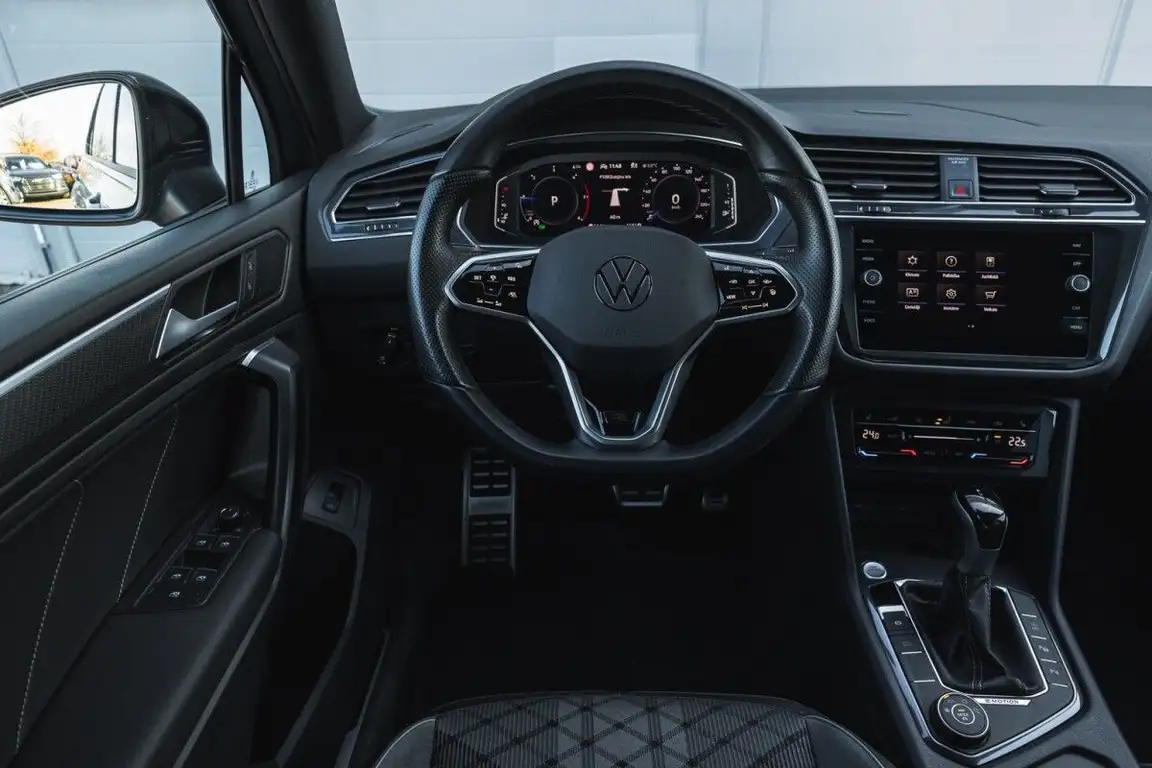VOLKSWAGEN TIGUAN