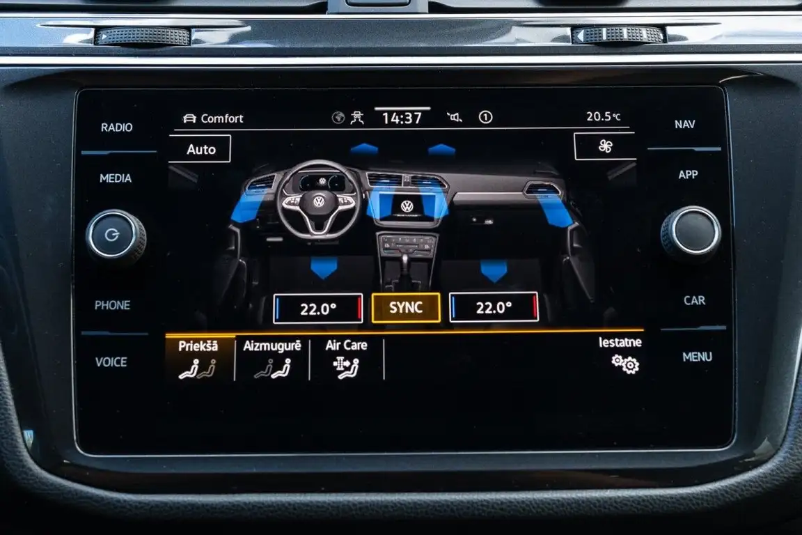 VOLKSWAGEN TIGUAN