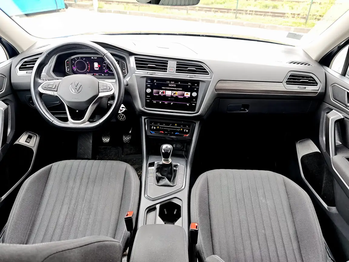 VOLKSWAGEN TIGUAN