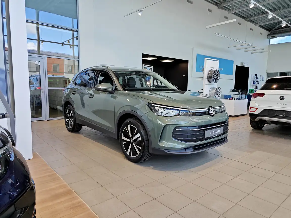 VOLKSWAGEN TIGUAN
