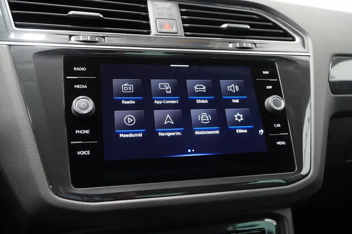 VOLKSWAGEN TIGUAN