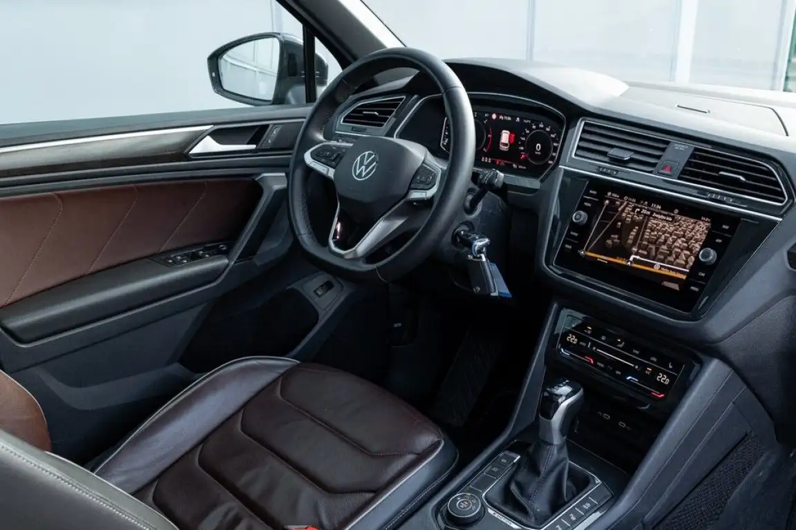 VOLKSWAGEN TIGUAN