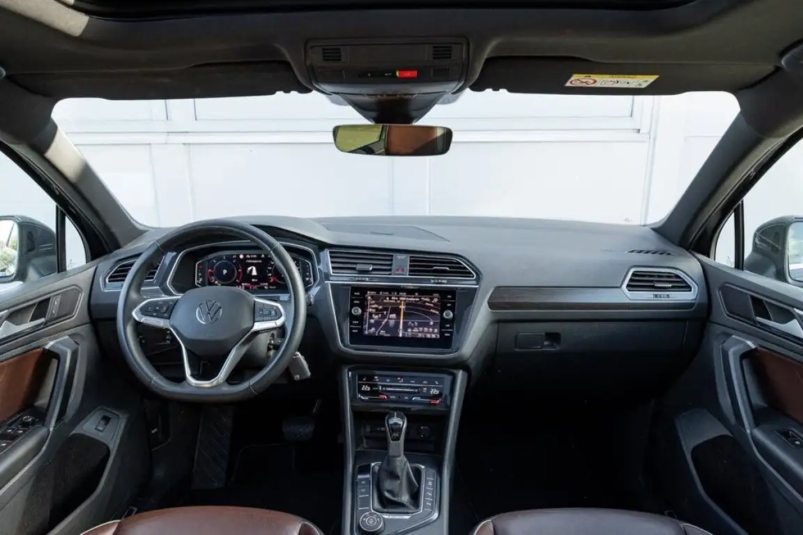 VOLKSWAGEN TIGUAN