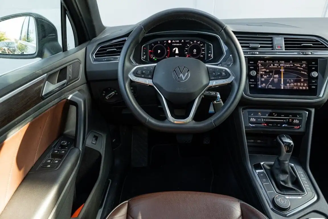 VOLKSWAGEN TIGUAN