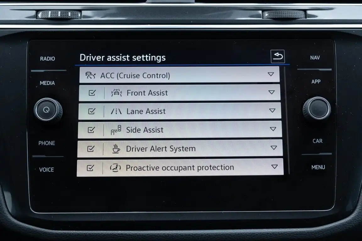 VOLKSWAGEN TIGUAN