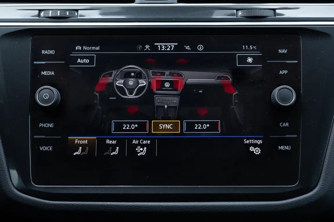 VOLKSWAGEN TIGUAN