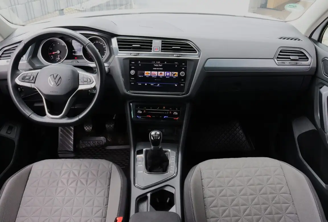 VOLKSWAGEN TIGUAN