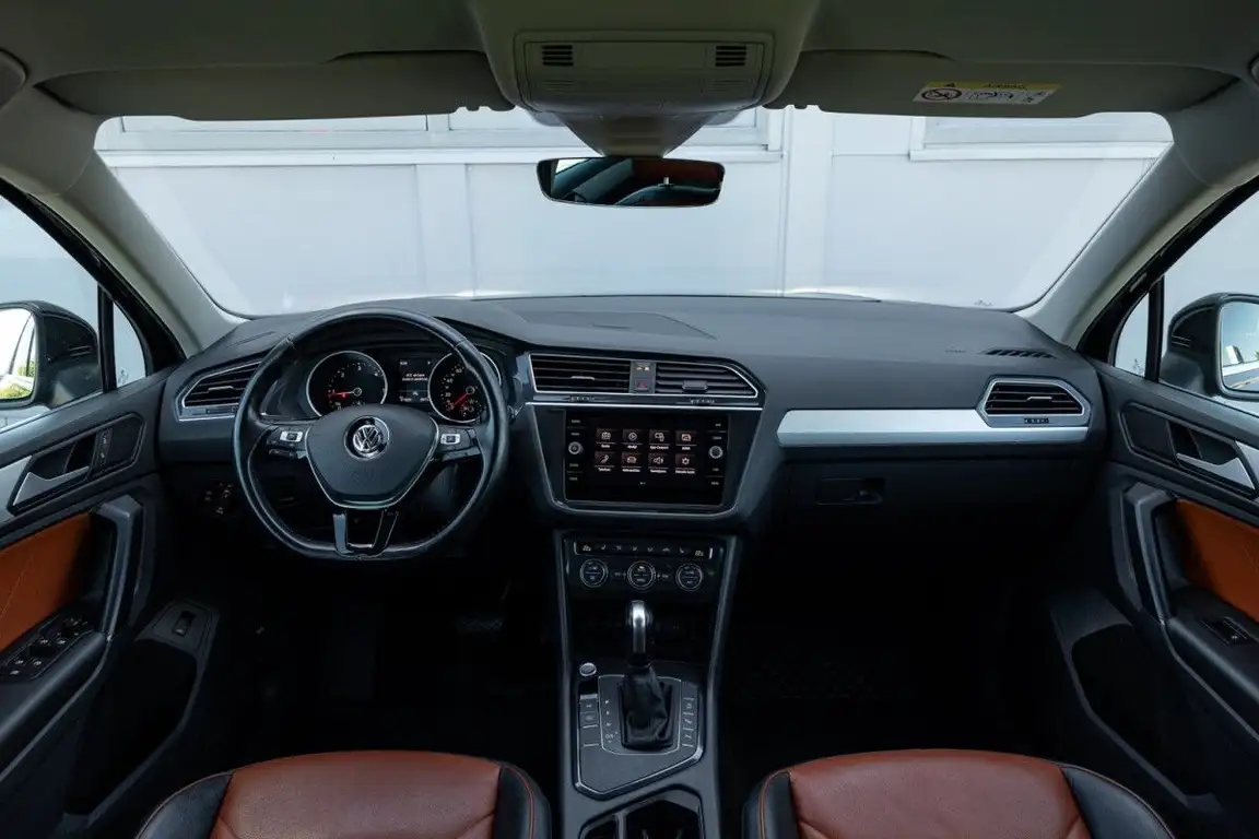 VOLKSWAGEN TIGUAN