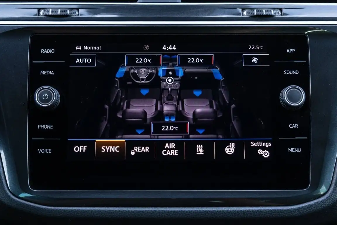 VOLKSWAGEN TIGUAN