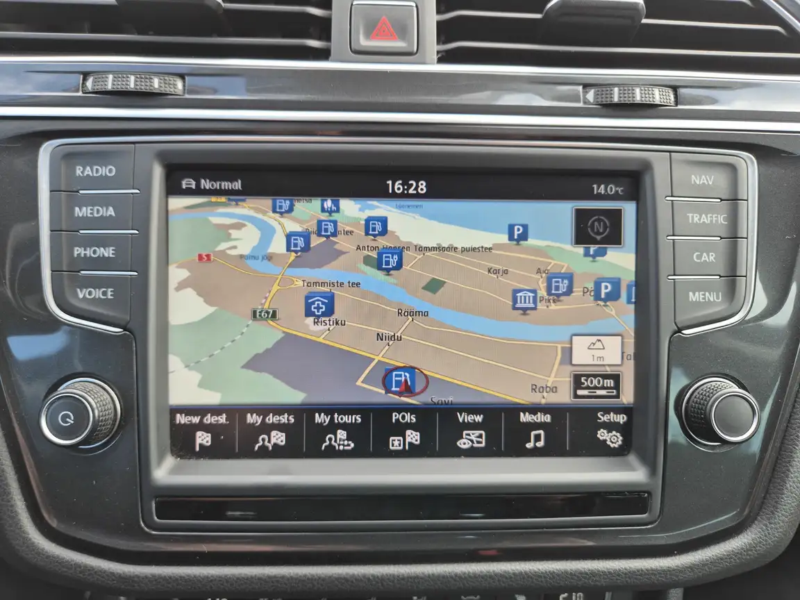 VOLKSWAGEN TIGUAN