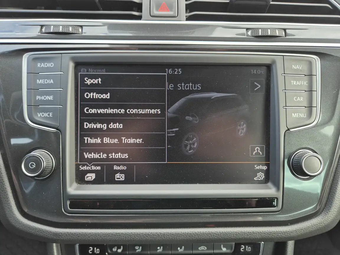 VOLKSWAGEN TIGUAN