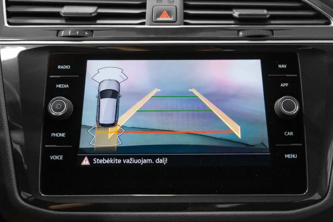 VOLKSWAGEN TIGUAN