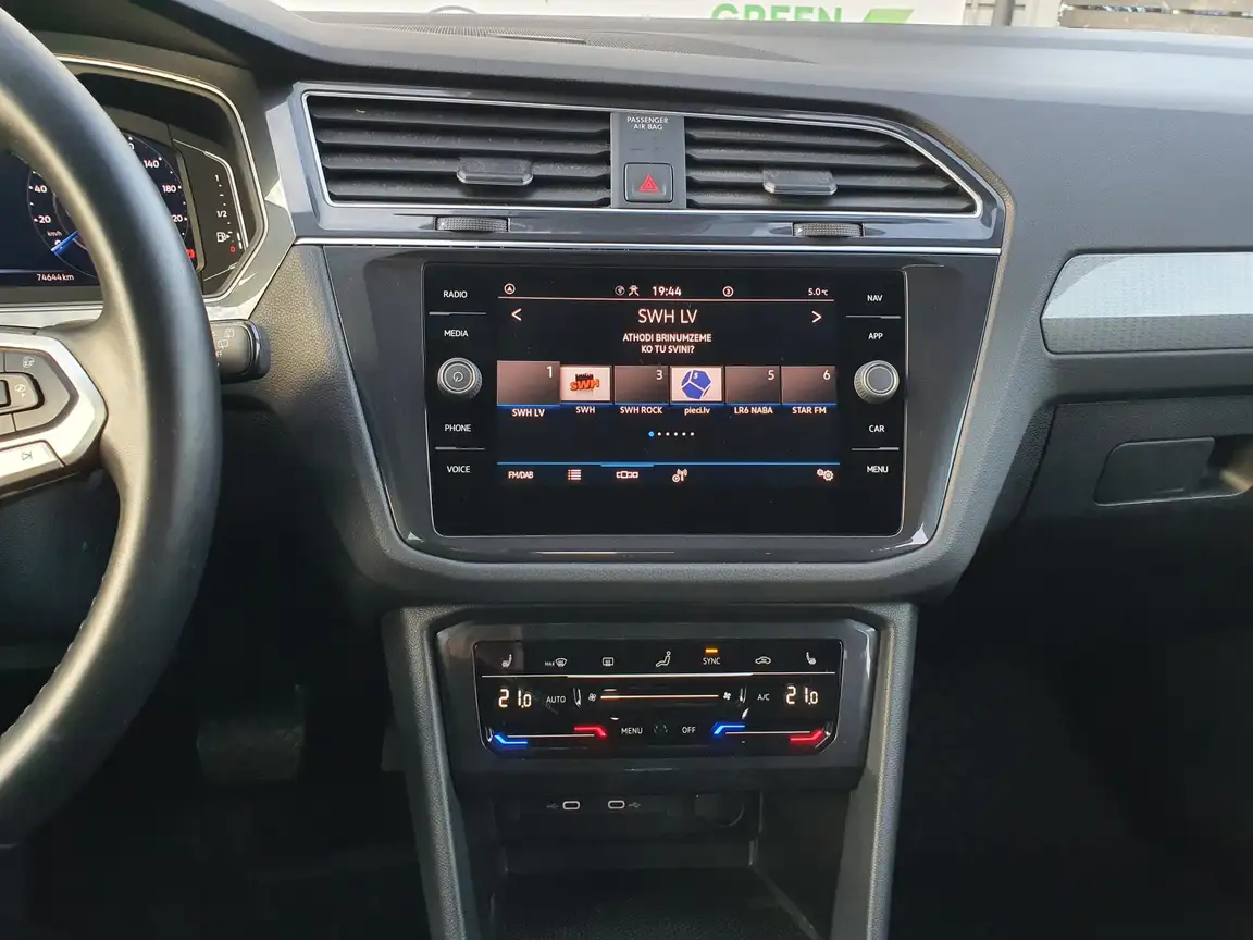 VOLKSWAGEN TIGUAN
