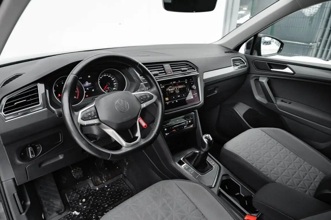 VOLKSWAGEN TIGUAN