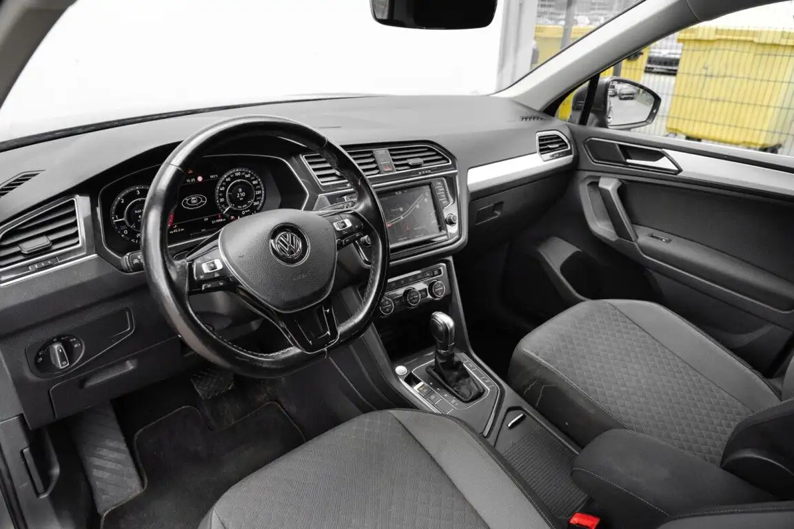 VOLKSWAGEN TIGUAN