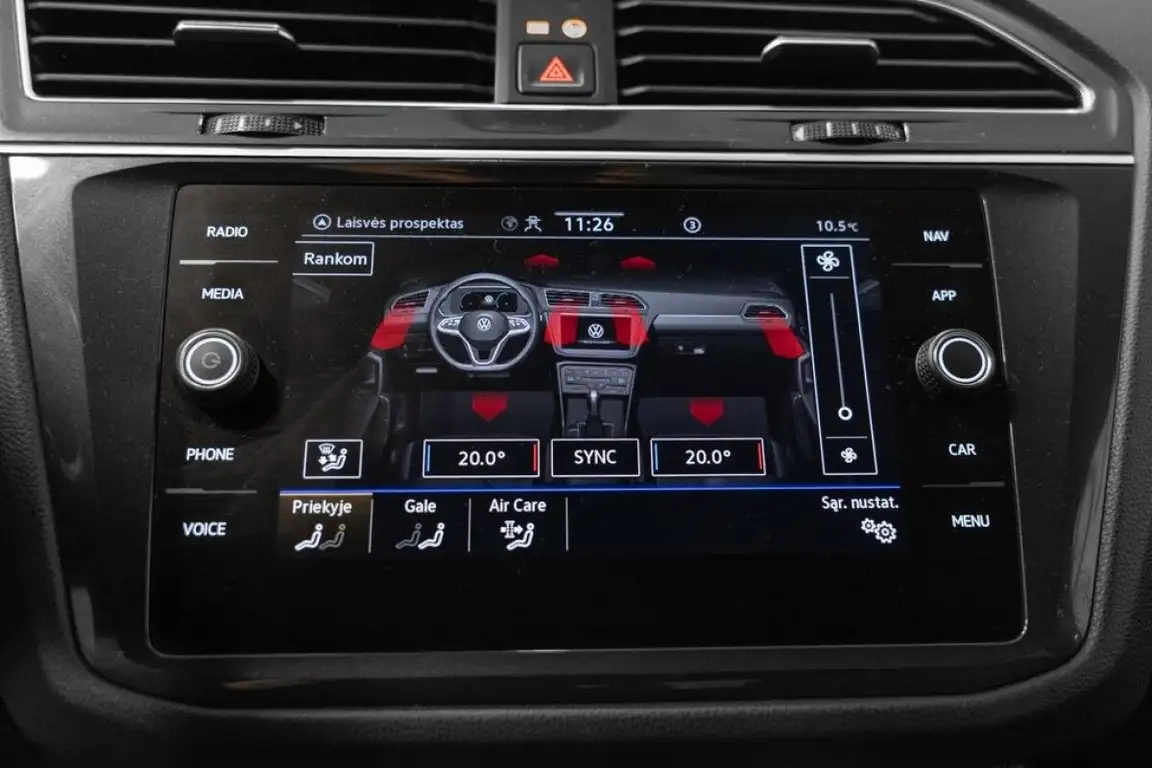 VOLKSWAGEN TIGUAN