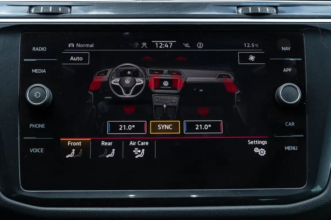 VOLKSWAGEN TIGUAN