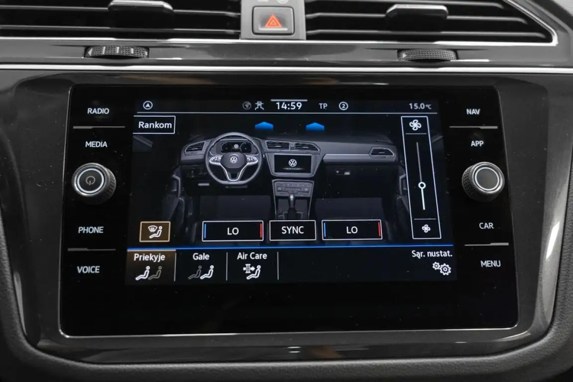 VOLKSWAGEN TIGUAN