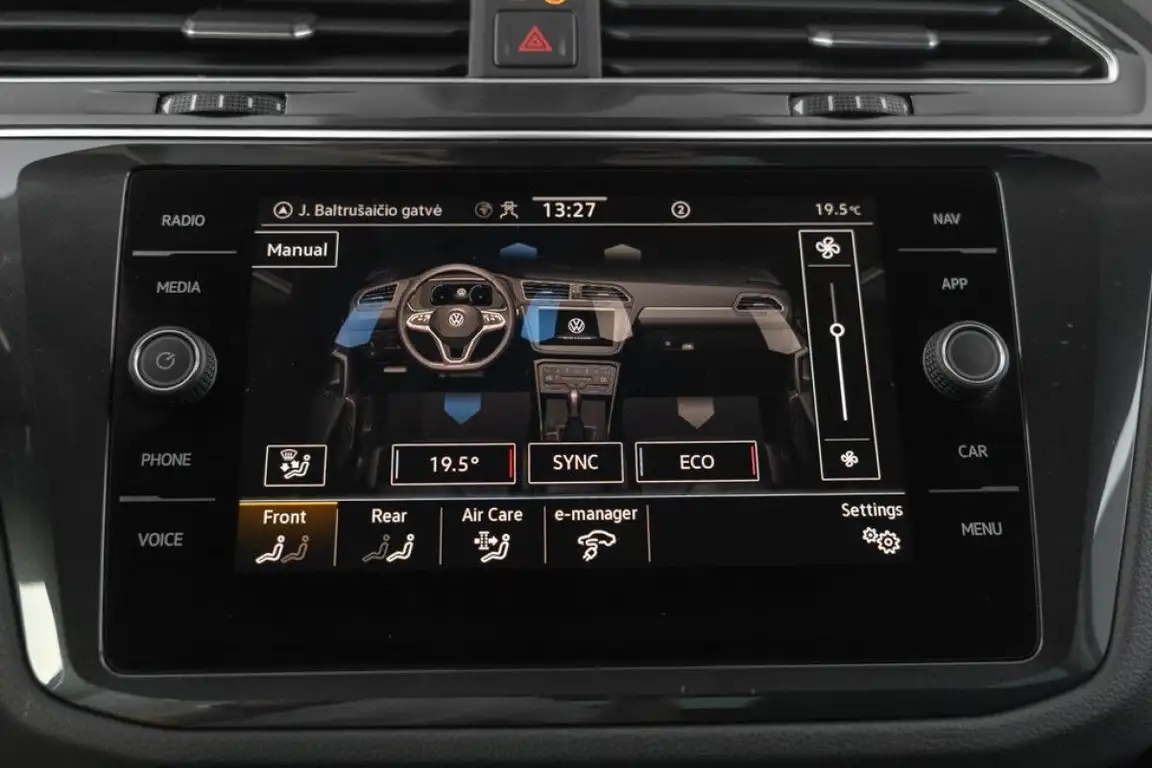 VOLKSWAGEN TIGUAN