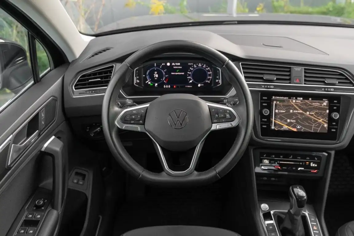VOLKSWAGEN TIGUAN