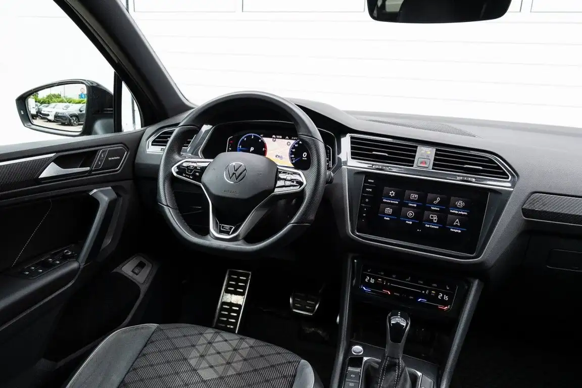 VOLKSWAGEN TIGUAN