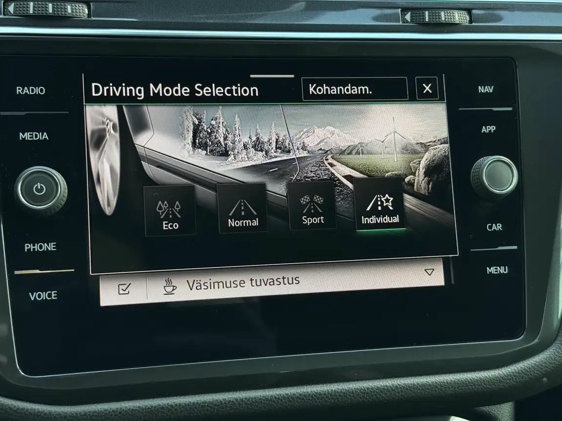 VOLKSWAGEN TIGUAN