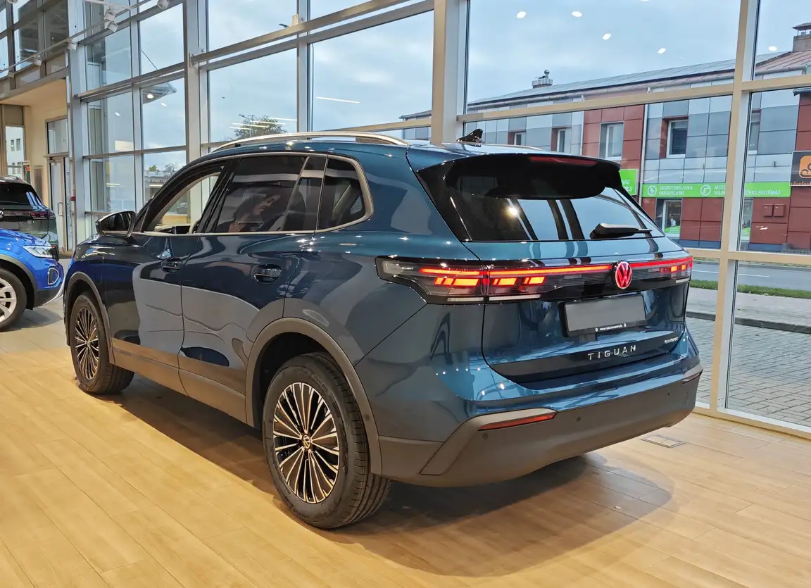 VOLKSWAGEN TIGUAN