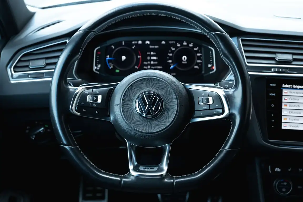 VOLKSWAGEN TIGUAN