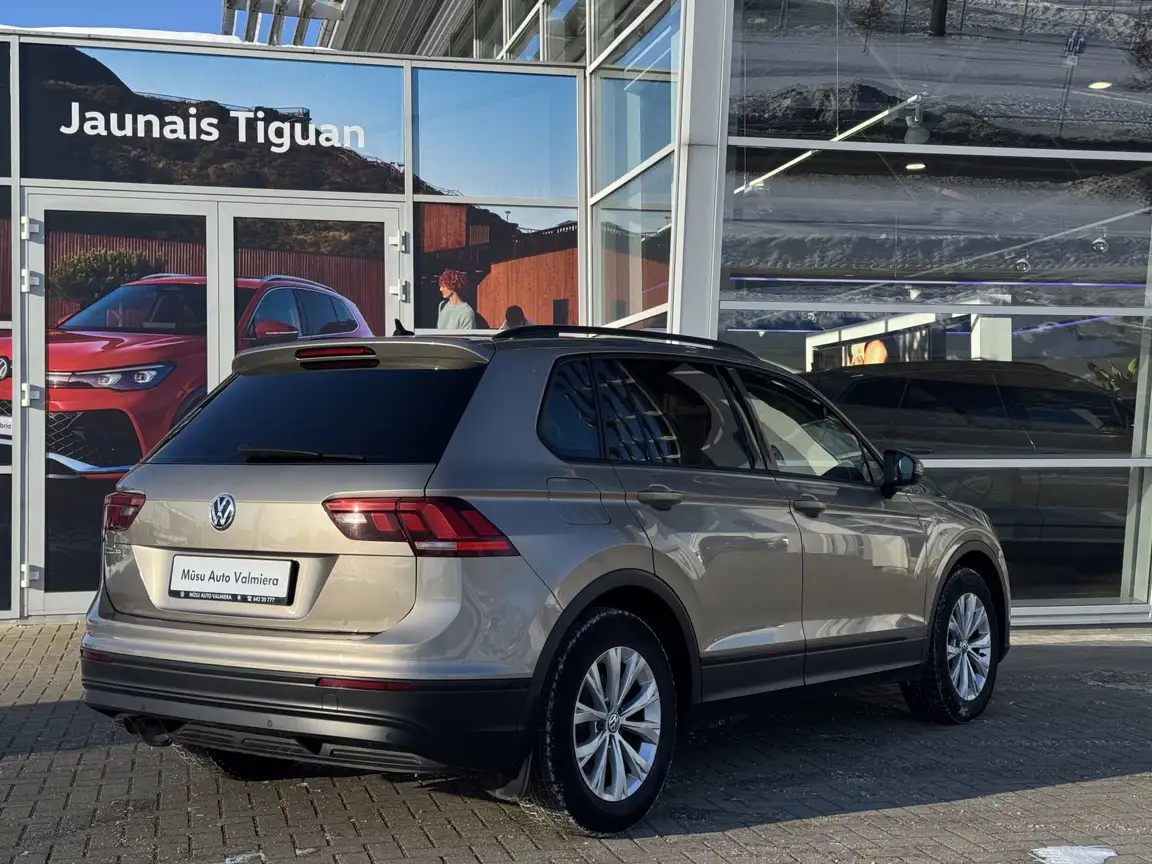 VOLKSWAGEN TIGUAN
