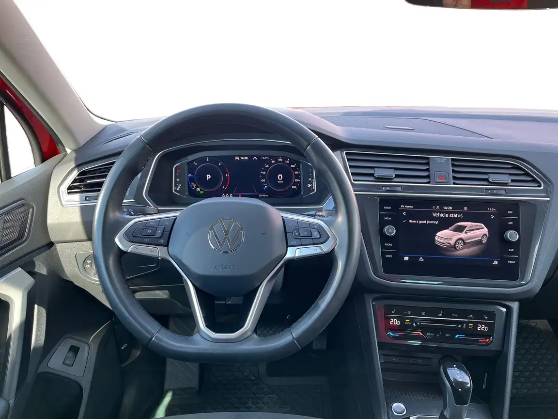 VOLKSWAGEN TIGUAN