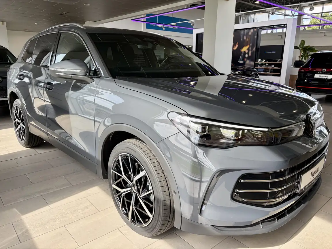 VOLKSWAGEN TIGUAN