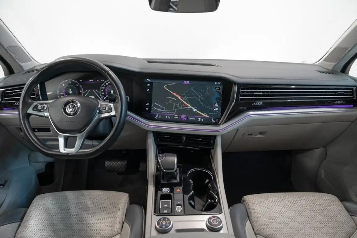 VOLKSWAGEN TOUAREG