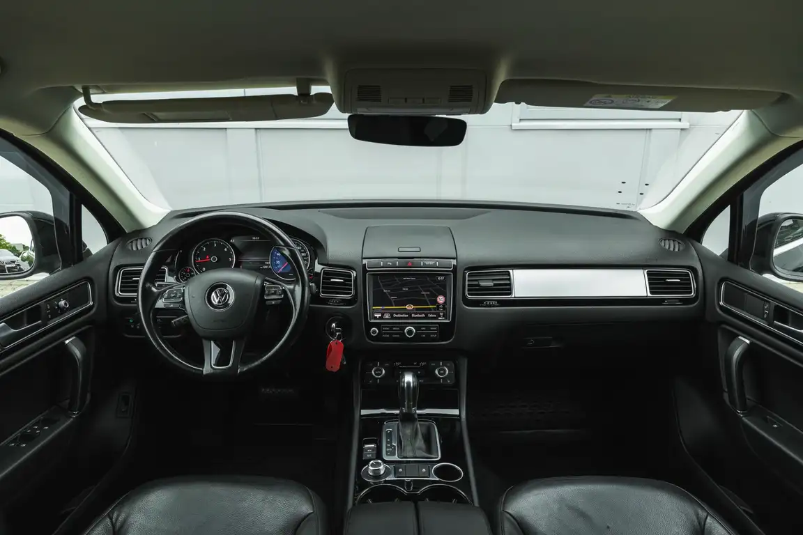 VOLKSWAGEN TOUAREG