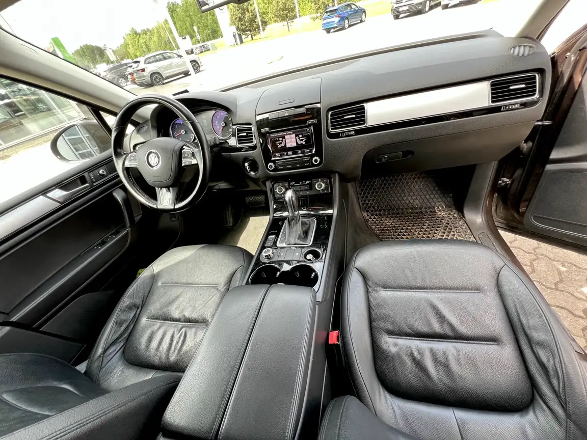 VOLKSWAGEN TOUAREG