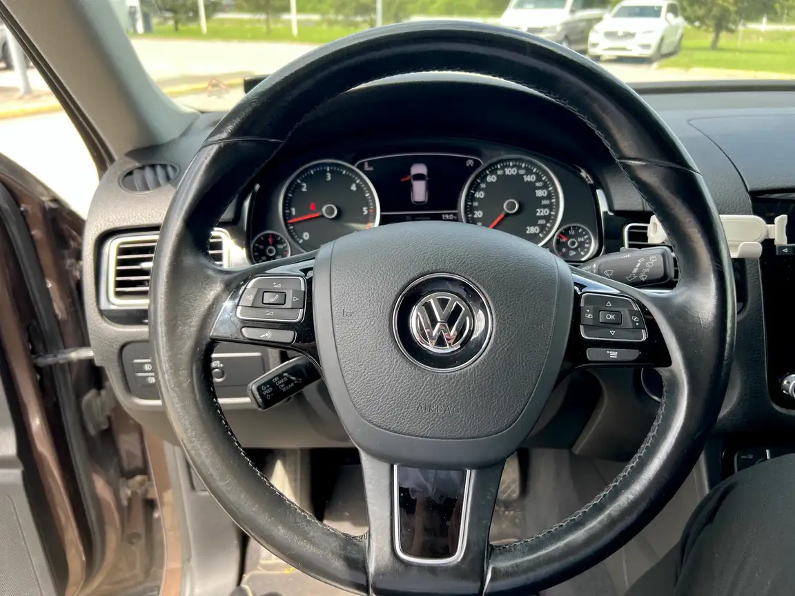 VOLKSWAGEN TOUAREG