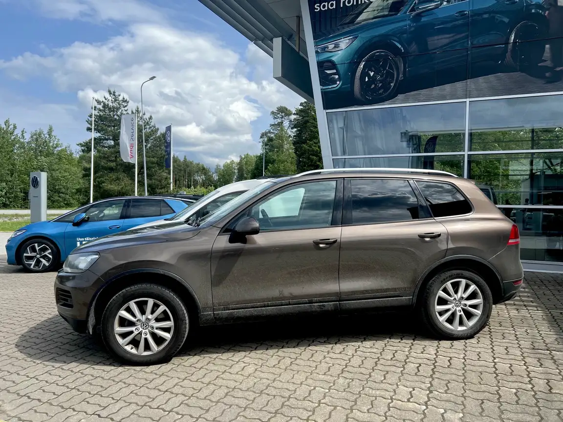 VOLKSWAGEN TOUAREG