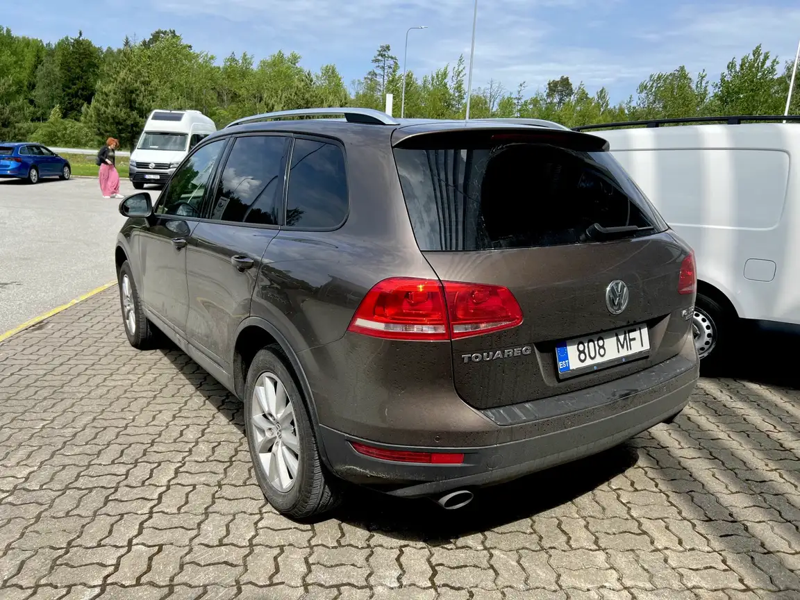 VOLKSWAGEN TOUAREG