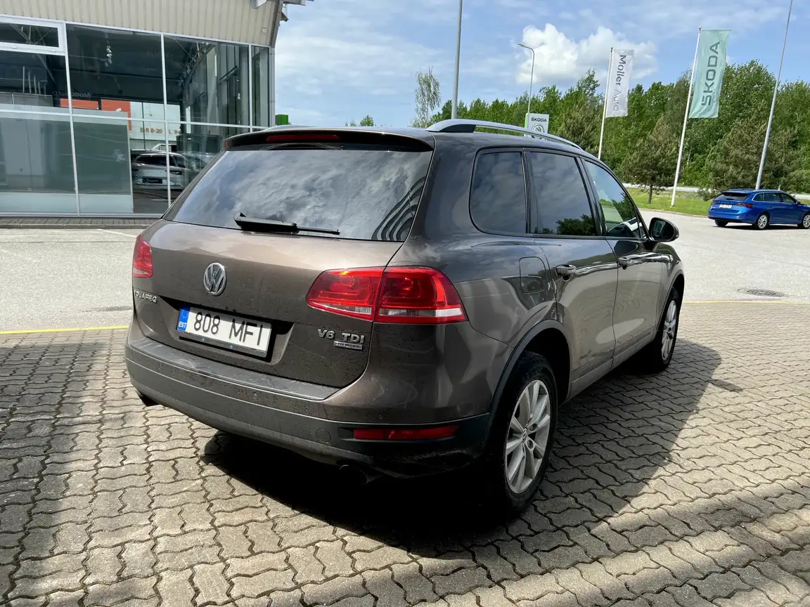VOLKSWAGEN TOUAREG