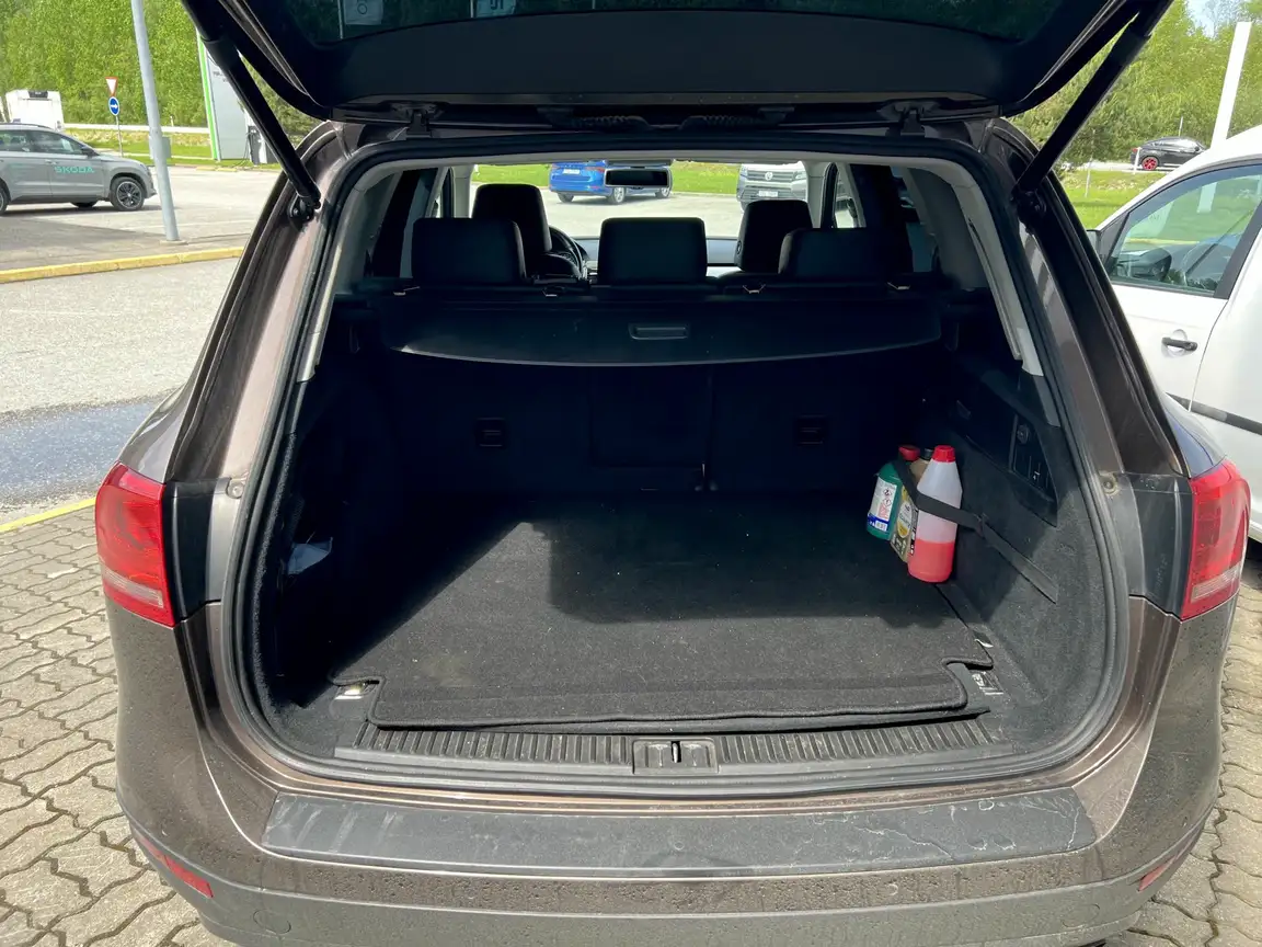 VOLKSWAGEN TOUAREG
