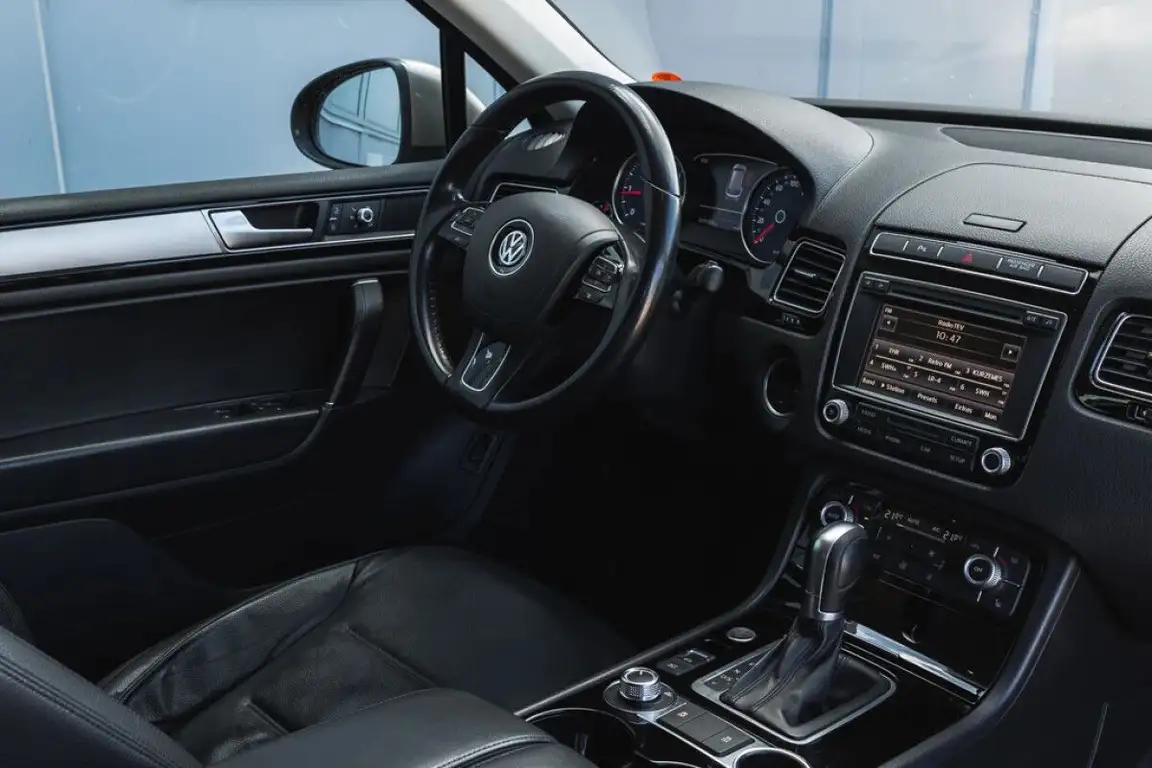 VOLKSWAGEN TOUAREG