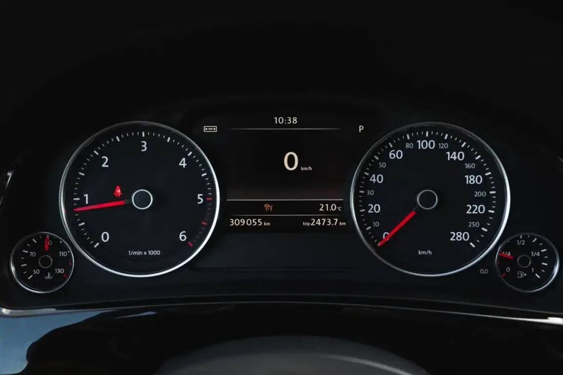 VOLKSWAGEN TOUAREG