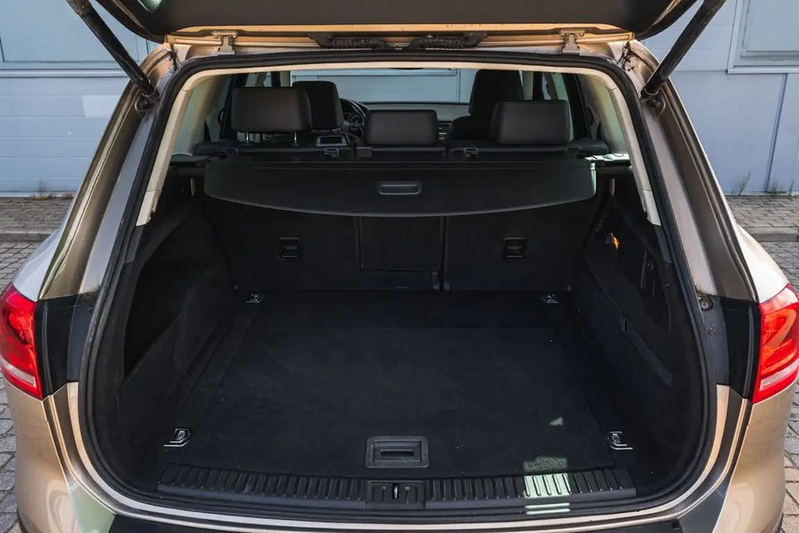 VOLKSWAGEN TOUAREG