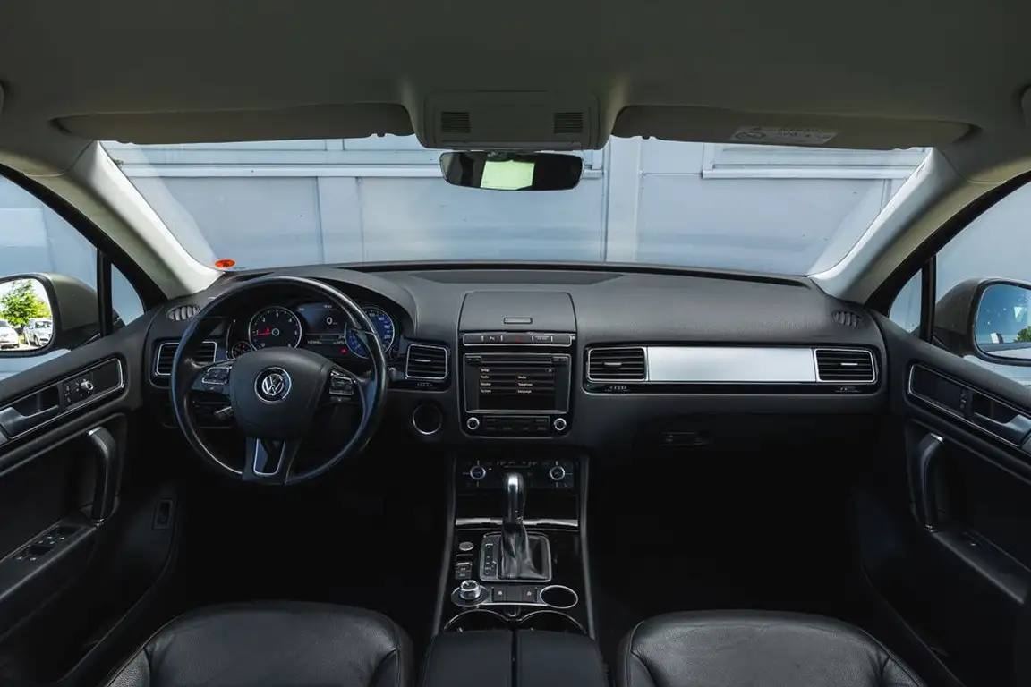VOLKSWAGEN TOUAREG