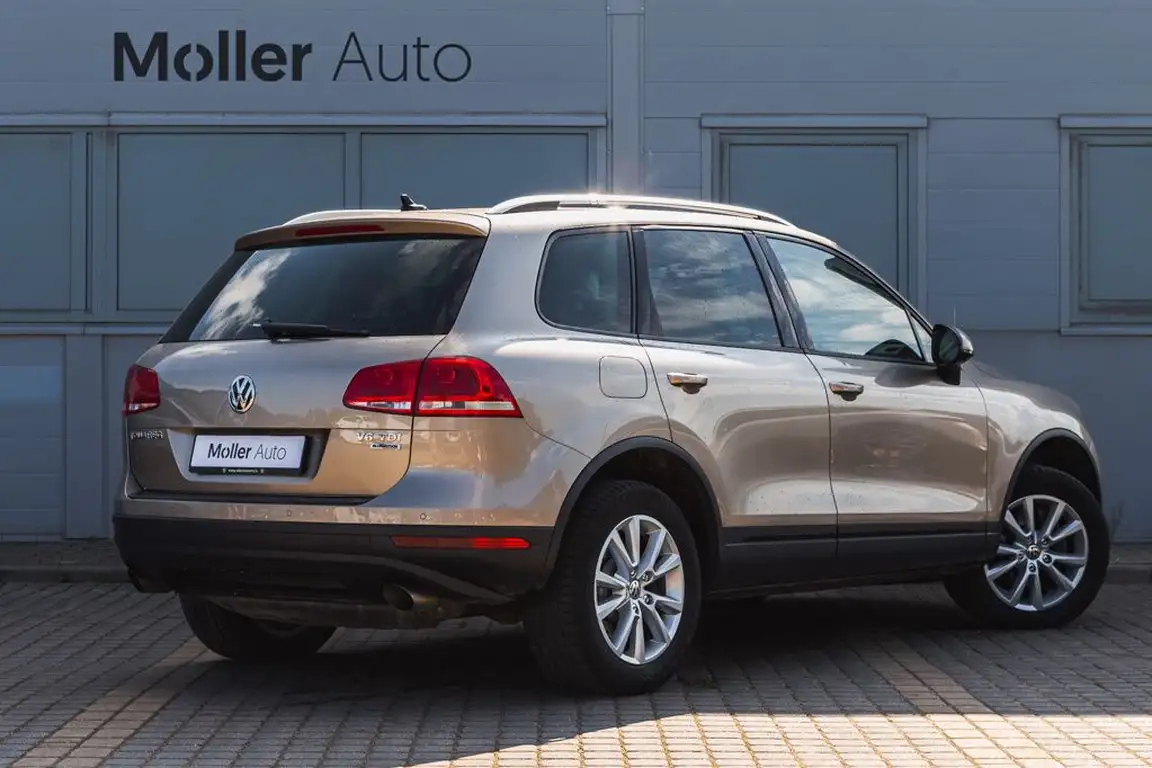 VOLKSWAGEN TOUAREG