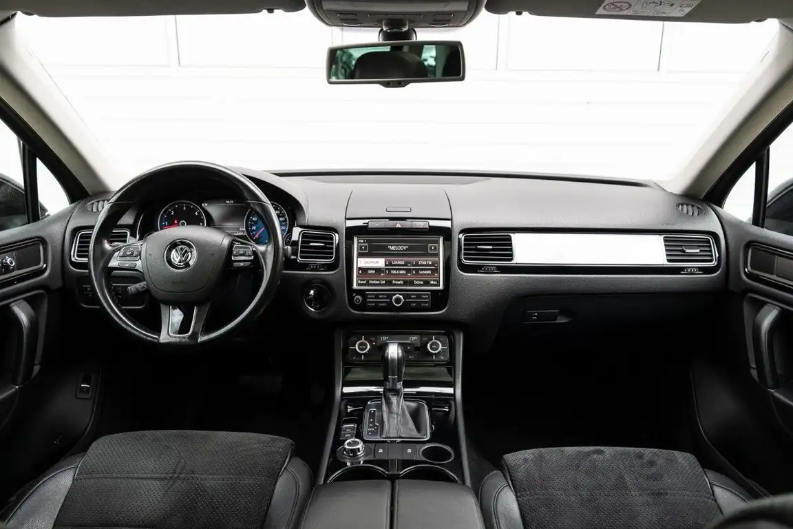 VOLKSWAGEN TOUAREG
